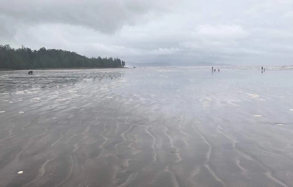 Akshi Beach